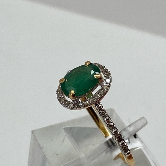 10K Yellow Gold Oval Shape Natural Emerald and Diamond Halo Ring NEW - Picture 13 of 14